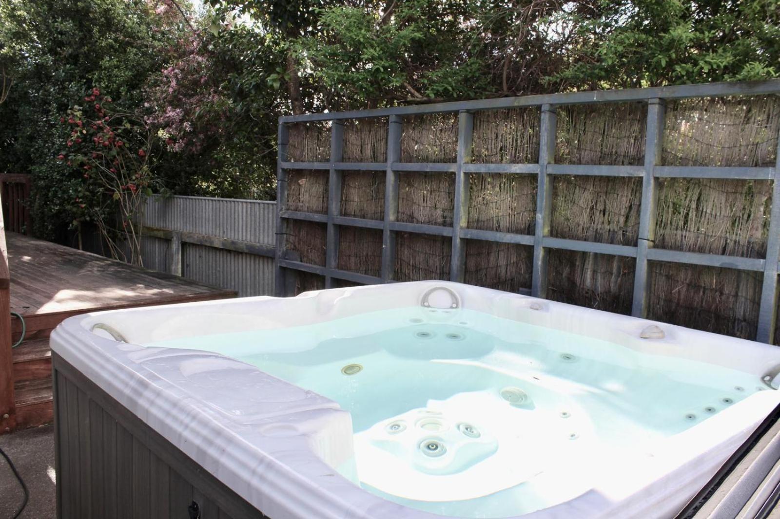 5-Min Walk To Village - Havelock North Holiday Home With Spa Pool المظهر الخارجي الصورة